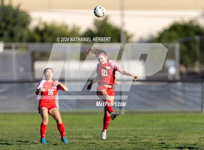 Thumbnail 3 in Pacifica vs Mater Dei (Best in the West Winter Classic) photogallery.
