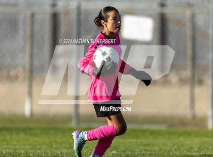 Thumbnail 3 in Pacifica vs Mater Dei (Best in the West Winter Classic) photogallery.