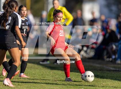Thumbnail 3 in Pacifica vs Mater Dei (Best in the West Winter Classic) photogallery.