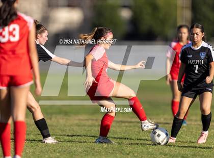 Thumbnail 3 in Pacifica vs Mater Dei (Best in the West Winter Classic) photogallery.