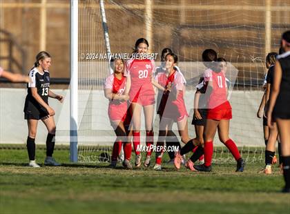 Thumbnail 2 in Pacifica vs Mater Dei (Best in the West Winter Classic) photogallery.