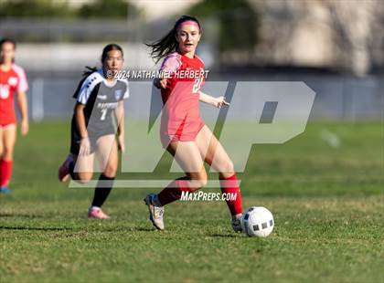 Thumbnail 3 in Pacifica vs Mater Dei (Best in the West Winter Classic) photogallery.