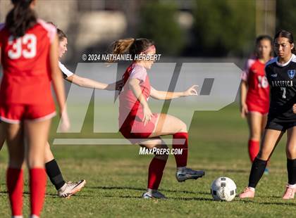 Thumbnail 2 in Pacifica vs Mater Dei (Best in the West Winter Classic) photogallery.