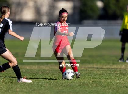 Thumbnail 2 in Pacifica vs Mater Dei (Best in the West Winter Classic) photogallery.