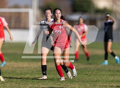 Thumbnail 3 in Pacifica vs Mater Dei (Best in the West Winter Classic) photogallery.