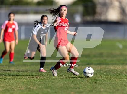 Thumbnail 2 in Pacifica vs Mater Dei (Best in the West Winter Classic) photogallery.