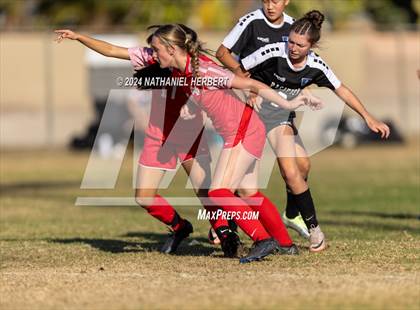 Thumbnail 1 in Pacifica vs Mater Dei (Best in the West Winter Classic) photogallery.