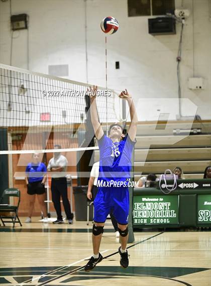 Thumbnail 3 in Valley Stream Central vs Elmont Memorial photogallery.