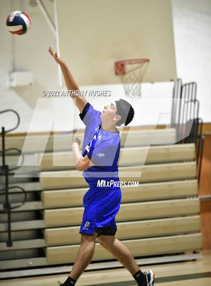 Thumbnail 3 in Valley Stream Central vs Elmont Memorial photogallery.