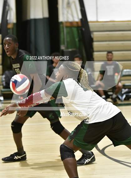 Thumbnail 3 in Valley Stream Central vs Elmont Memorial photogallery.