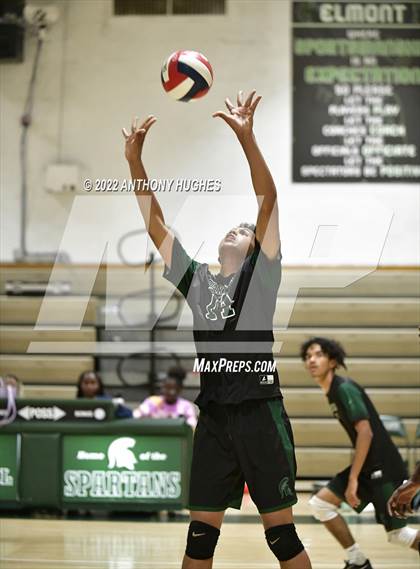 Thumbnail 2 in Valley Stream Central vs Elmont Memorial photogallery.