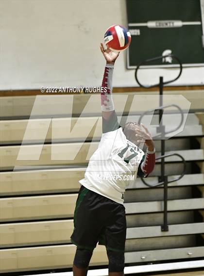 Thumbnail 1 in Valley Stream Central vs Elmont Memorial photogallery.