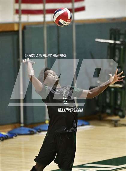 Thumbnail 3 in Valley Stream Central vs Elmont Memorial photogallery.