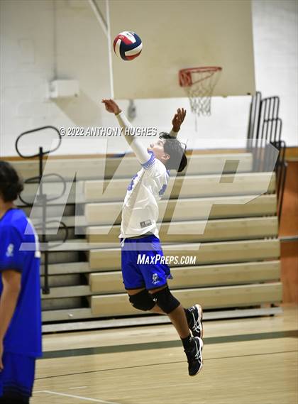 Thumbnail 2 in Valley Stream Central vs Elmont Memorial photogallery.