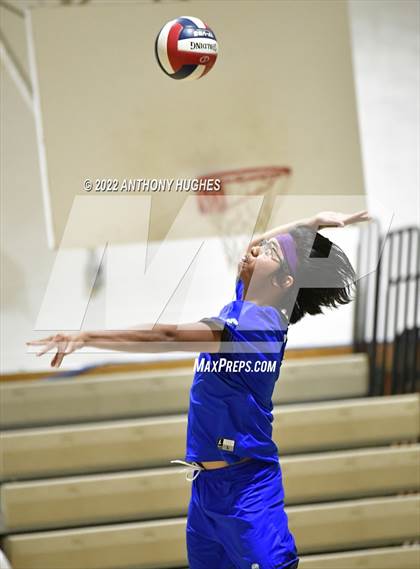 Thumbnail 1 in Valley Stream Central vs Elmont Memorial photogallery.