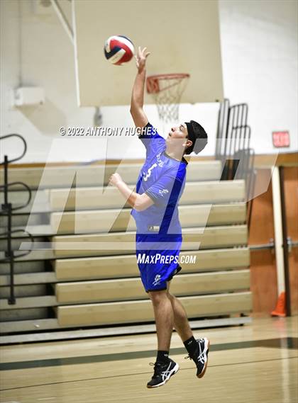 Thumbnail 3 in Valley Stream Central vs Elmont Memorial photogallery.