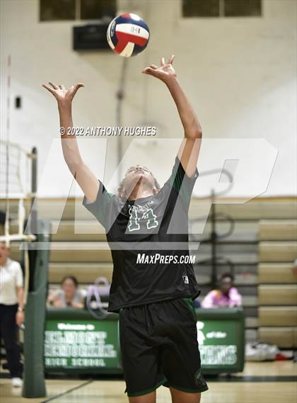 Thumbnail 2 in Valley Stream Central vs Elmont Memorial photogallery.