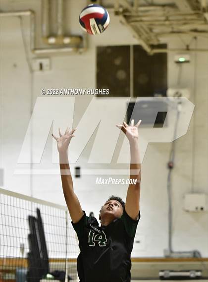 Thumbnail 3 in Valley Stream Central vs Elmont Memorial photogallery.