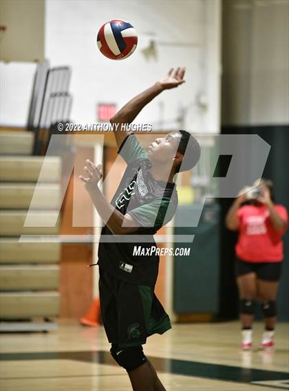 Thumbnail 3 in Valley Stream Central vs Elmont Memorial photogallery.