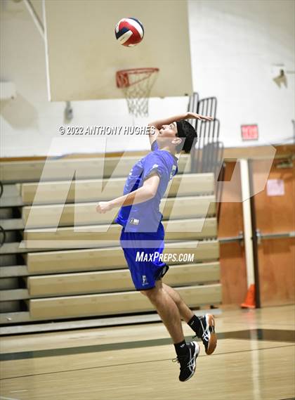 Thumbnail 2 in Valley Stream Central vs Elmont Memorial photogallery.