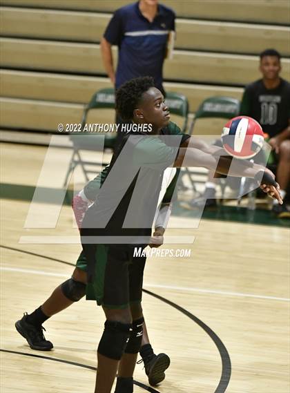 Thumbnail 2 in Valley Stream Central vs Elmont Memorial photogallery.