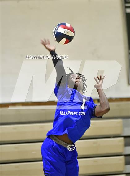 Thumbnail 1 in Valley Stream Central vs Elmont Memorial photogallery.