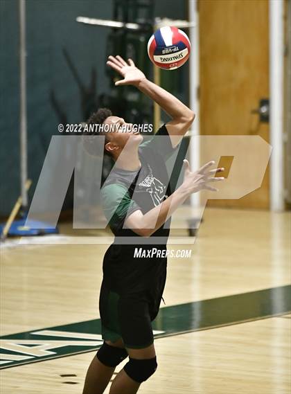 Thumbnail 3 in Valley Stream Central vs Elmont Memorial photogallery.
