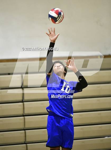Thumbnail 2 in Valley Stream Central vs Elmont Memorial photogallery.
