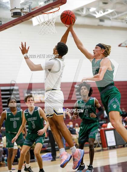 Thumbnail 1 in Venice vs. Durant (Suncoast Holiday Classic) photogallery.