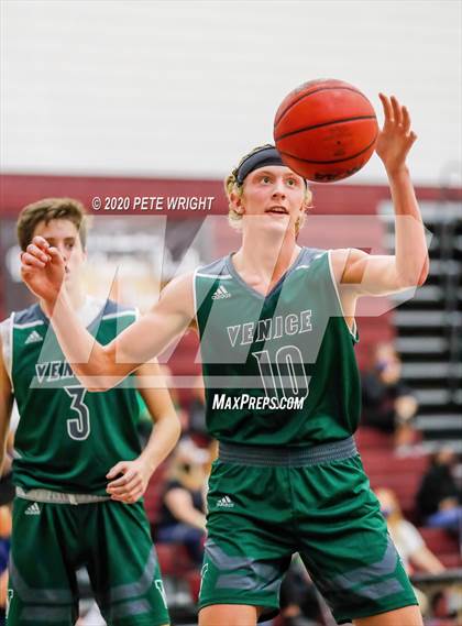 Thumbnail 2 in Venice vs. Durant (Suncoast Holiday Classic) photogallery.