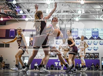 Thumbnail 2 in Stow-Munroe Falls vs. Archbishop Alter photogallery.