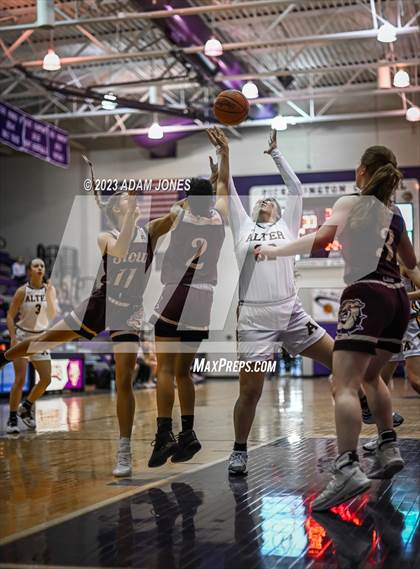Thumbnail 2 in Stow-Munroe Falls vs. Archbishop Alter photogallery.