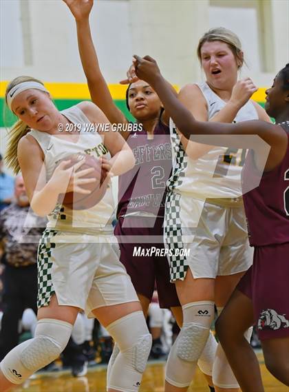 Thumbnail 2 in Jefferson vs Harleton (Harleton Holiday Tournament) photogallery.