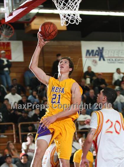 Thumbnail 2 in Taft vs. Mesa (MaxPreps Holiday Classic) photogallery.