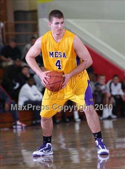 Thumbnail 3 in Taft vs. Mesa (MaxPreps Holiday Classic) photogallery.