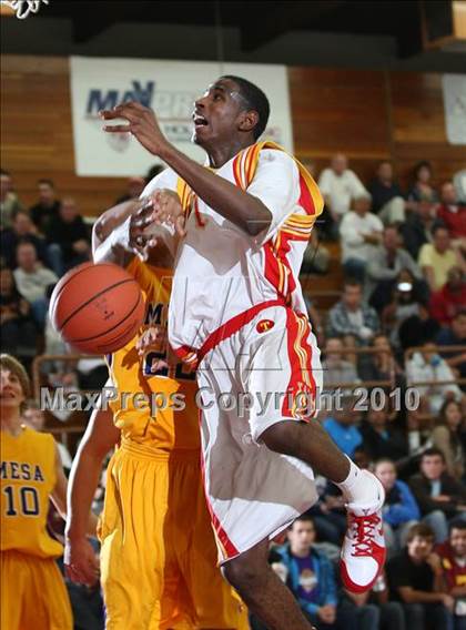 Thumbnail 3 in Taft vs. Mesa (MaxPreps Holiday Classic) photogallery.