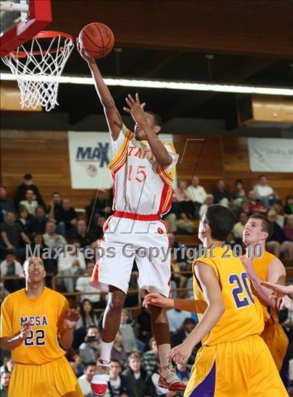 Thumbnail 3 in Taft vs. Mesa (MaxPreps Holiday Classic) photogallery.