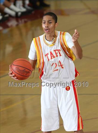 Thumbnail 2 in Taft vs. Mesa (MaxPreps Holiday Classic) photogallery.