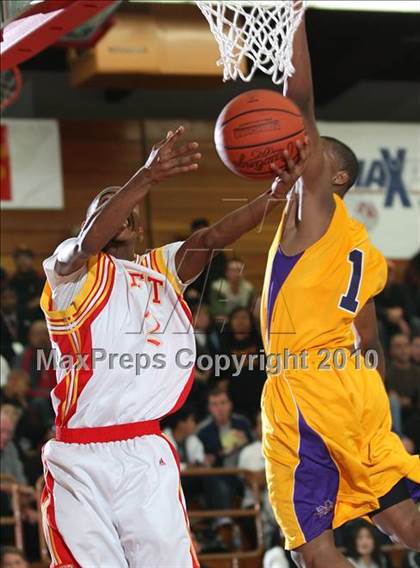 Thumbnail 3 in Taft vs. Mesa (MaxPreps Holiday Classic) photogallery.