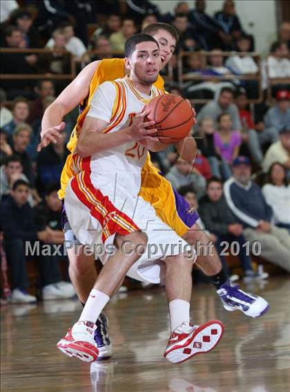 Thumbnail 3 in Taft vs. Mesa (MaxPreps Holiday Classic) photogallery.