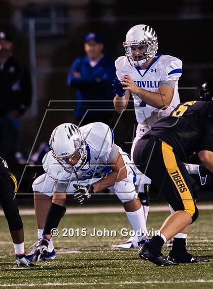 Thumbnail 2 in Sealy vs. Needville photogallery.