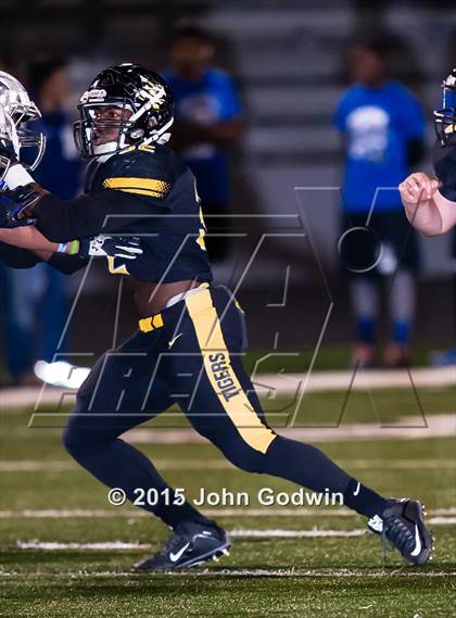 Thumbnail 2 in Sealy vs. Needville photogallery.