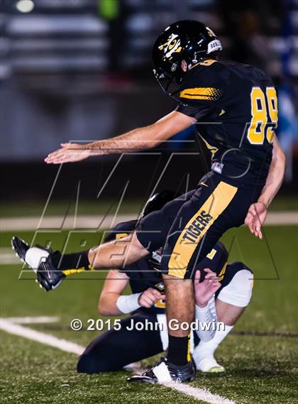 Thumbnail 2 in Sealy vs. Needville photogallery.