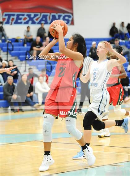 Thumbnail 2 in Sam Rayburn vs. The Woodlands (McDonald's Texas Invitational) photogallery.