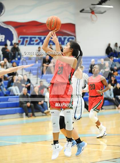 Thumbnail 3 in Sam Rayburn vs. The Woodlands (McDonald's Texas Invitational) photogallery.