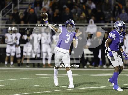 Thumbnail 1 in Llano vs. Edna (UIL 3A D1 Quarterfinal) photogallery.