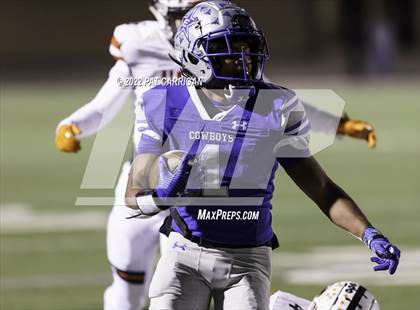 Thumbnail 2 in Llano vs. Edna (UIL 3A D1 Quarterfinal) photogallery.