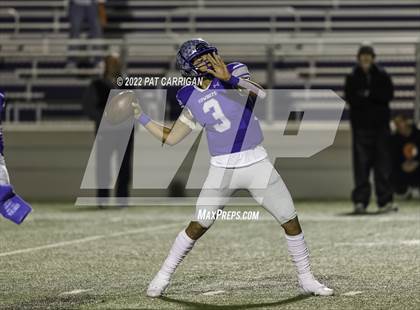 Thumbnail 2 in Llano vs. Edna (UIL 3A D1 Quarterfinal) photogallery.