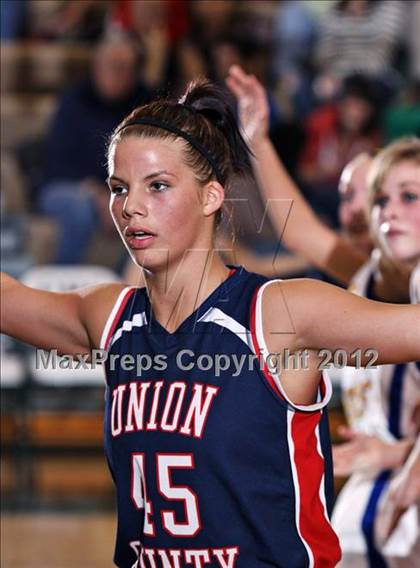 Thumbnail 3 in Union County vs. Gatlinburg-Pittman (D3-AAA playoffs) photogallery.