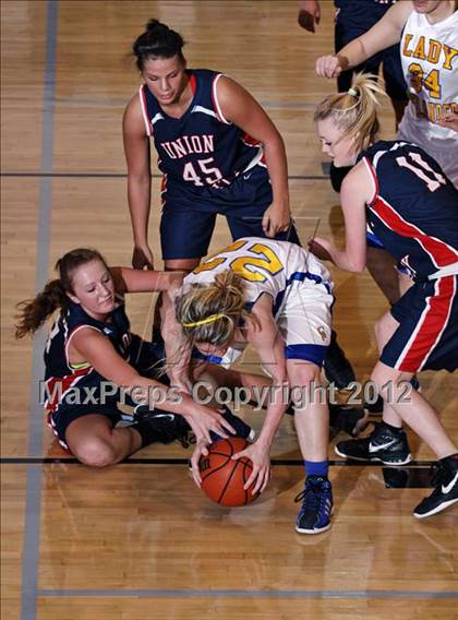 Thumbnail 2 in Union County vs. Gatlinburg-Pittman (D3-AAA playoffs) photogallery.